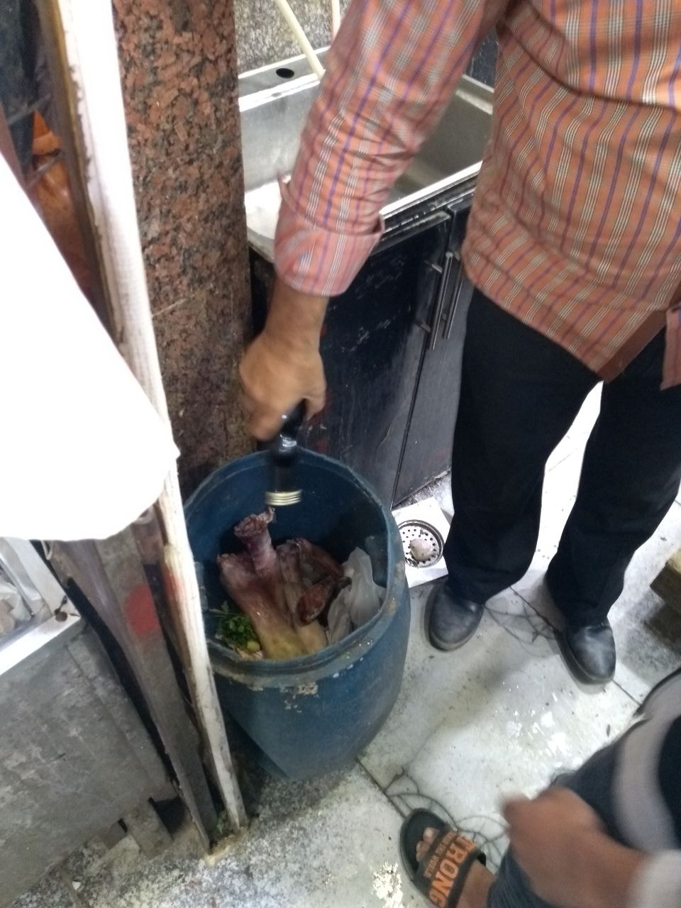 إعدام أغذية فاسدة