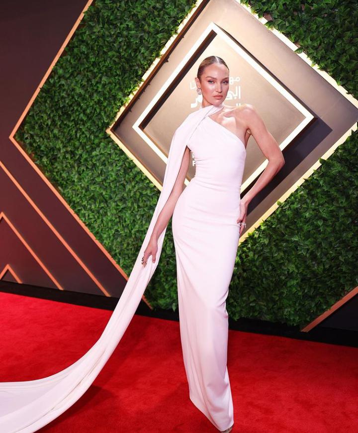 و كانديس سوانبويل