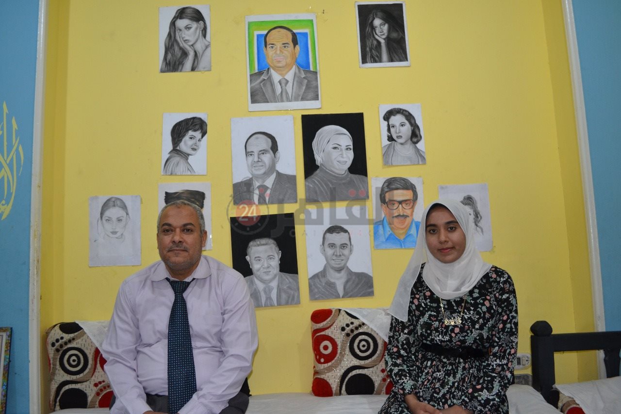 الفتاة فاطمة مع والدها 