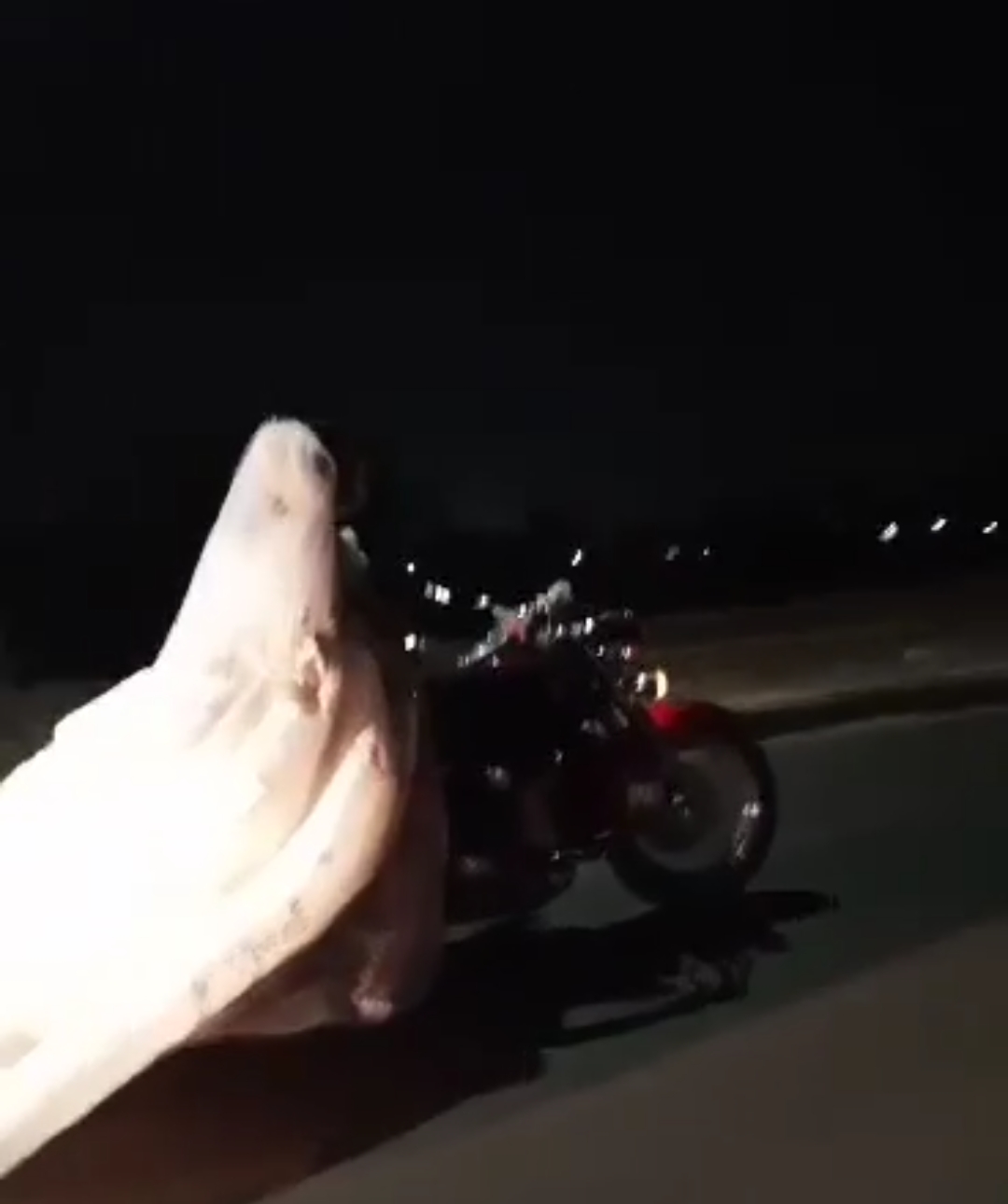 عريس يزف عروسته على موتوسيكل بالفيوم