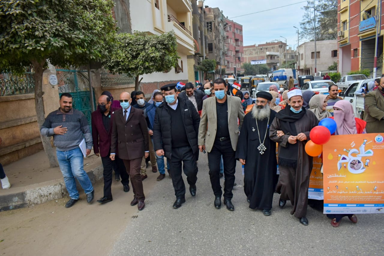 وكيل وزارة الصحة يقود المسيرة الدعائية لحملة التطعيم ضد شلل الأطفال بالشرقية