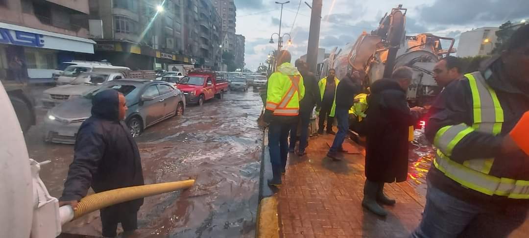 تراكم مياه الأمطار بطريق الإسكندرية - مطروح