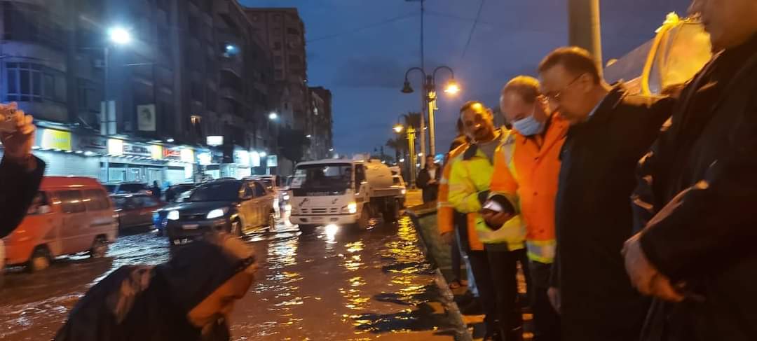 تراكم مياه الأمطار بطريق الإسكندرية - مطروح