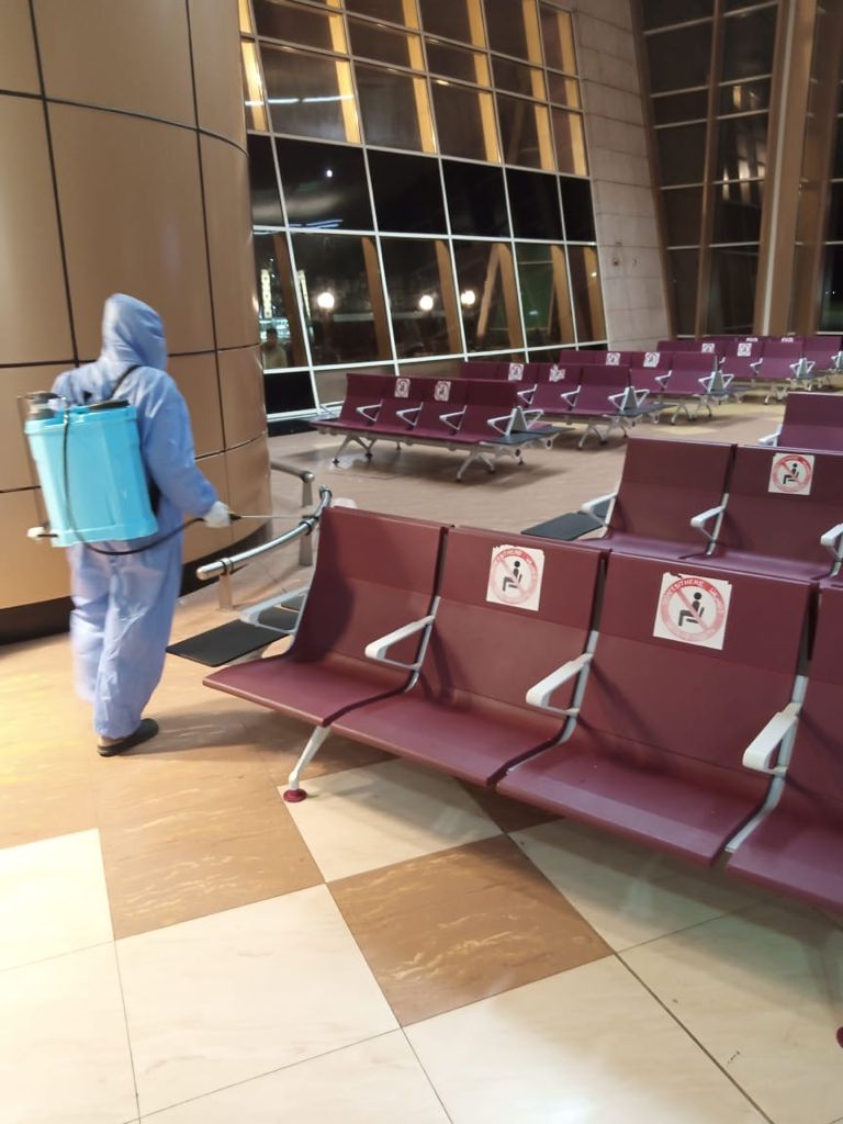 تعقيم المطارات