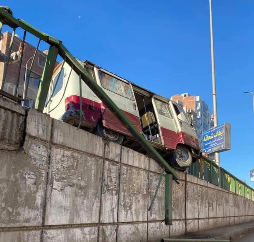 اقتحام سرفيس لـ كوبري الصاغة بالشرقية 01