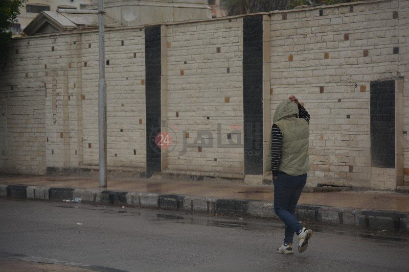 ملابس شتوية ثقيلة لمواجهة الأمطار 