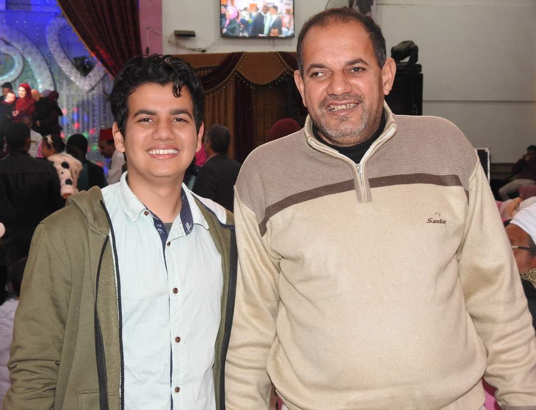  مهندس الفيوم مع والده قبل رحيله 