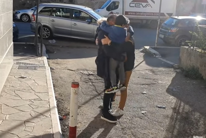 عودة كريم وأحمد أبناء ديسيريه الإيطالية لوالدهم في روما