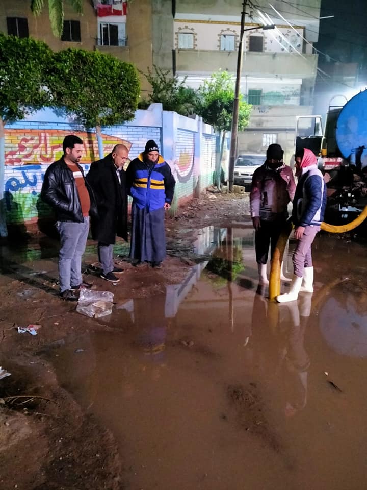 انفجار خط مياه شرب بالشرقية 01