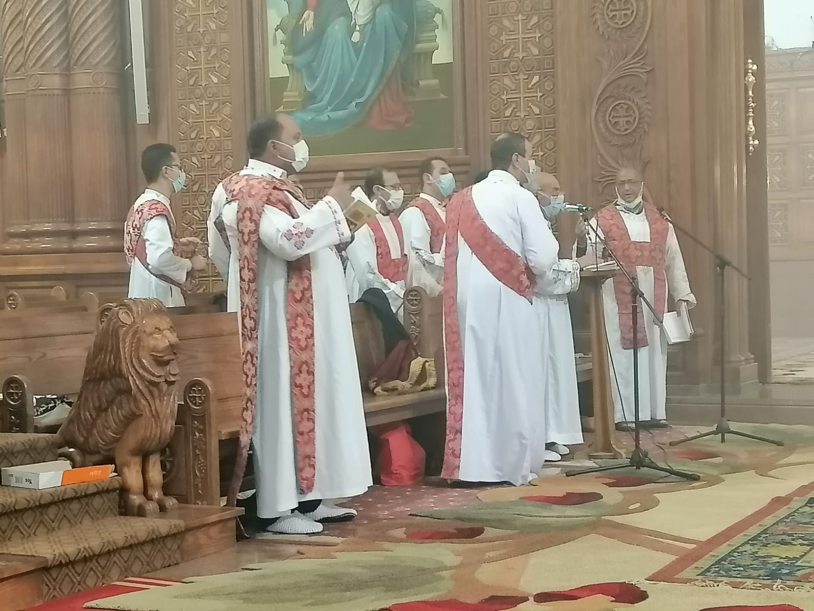 بدء القُداس الإلهي بكنيسة الشهيد العظيم مارجرجس بالفيوم