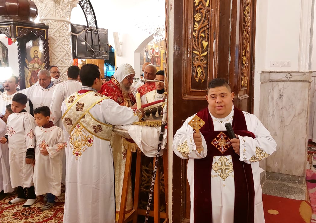  احتفالات أقباط الأقصر بعيد الميلاد المجيد بكنيسة العذراء مريم