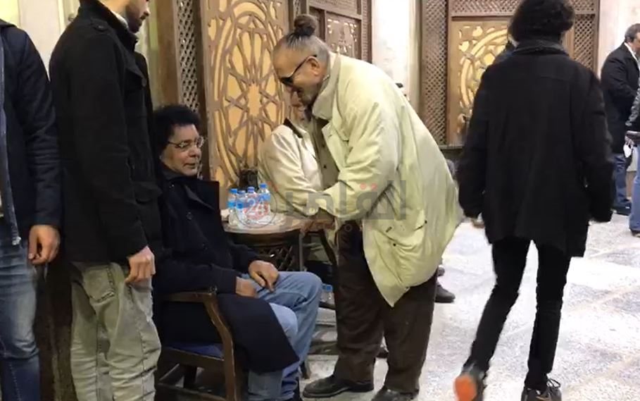 محمد منير في عزاء علي الحجار