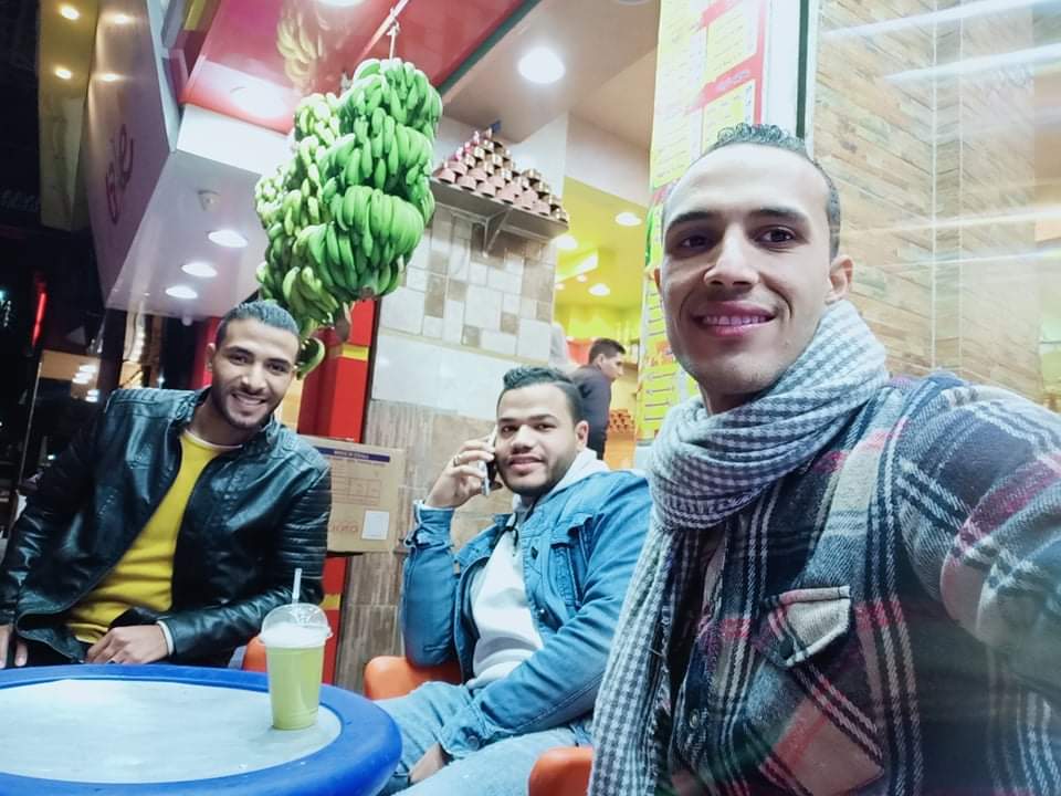 الراحل وأصدقائه