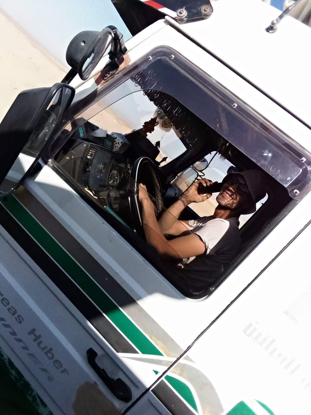 الراحل أثناء تأدية عمله