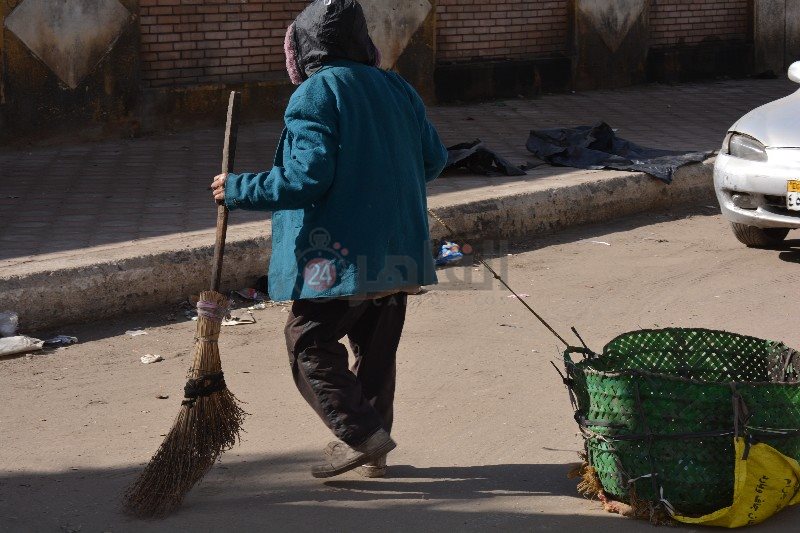 عامل نظافة يمداح النبي في بورسعيد 