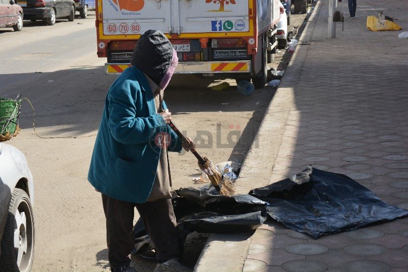 عامل نظافة يمداح النبي في بورسعيد 5