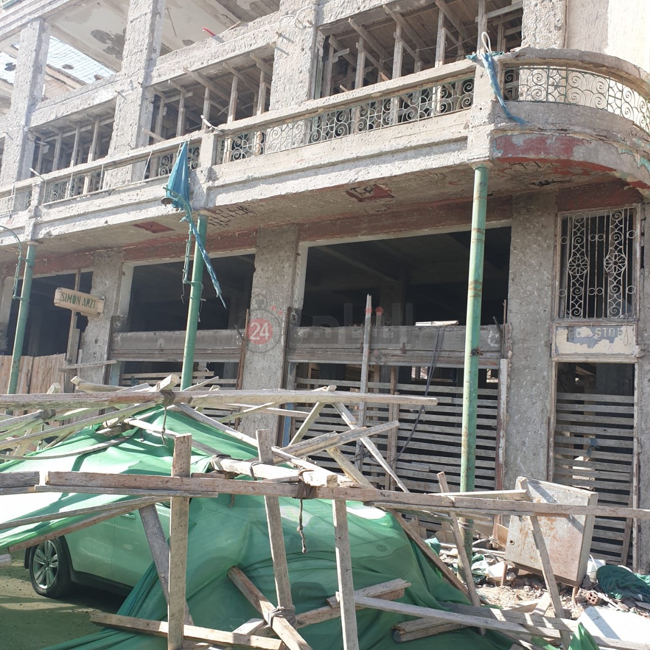 إنهيار واجهة مبني سيمون أرزت الأثري ببورسعيد 6