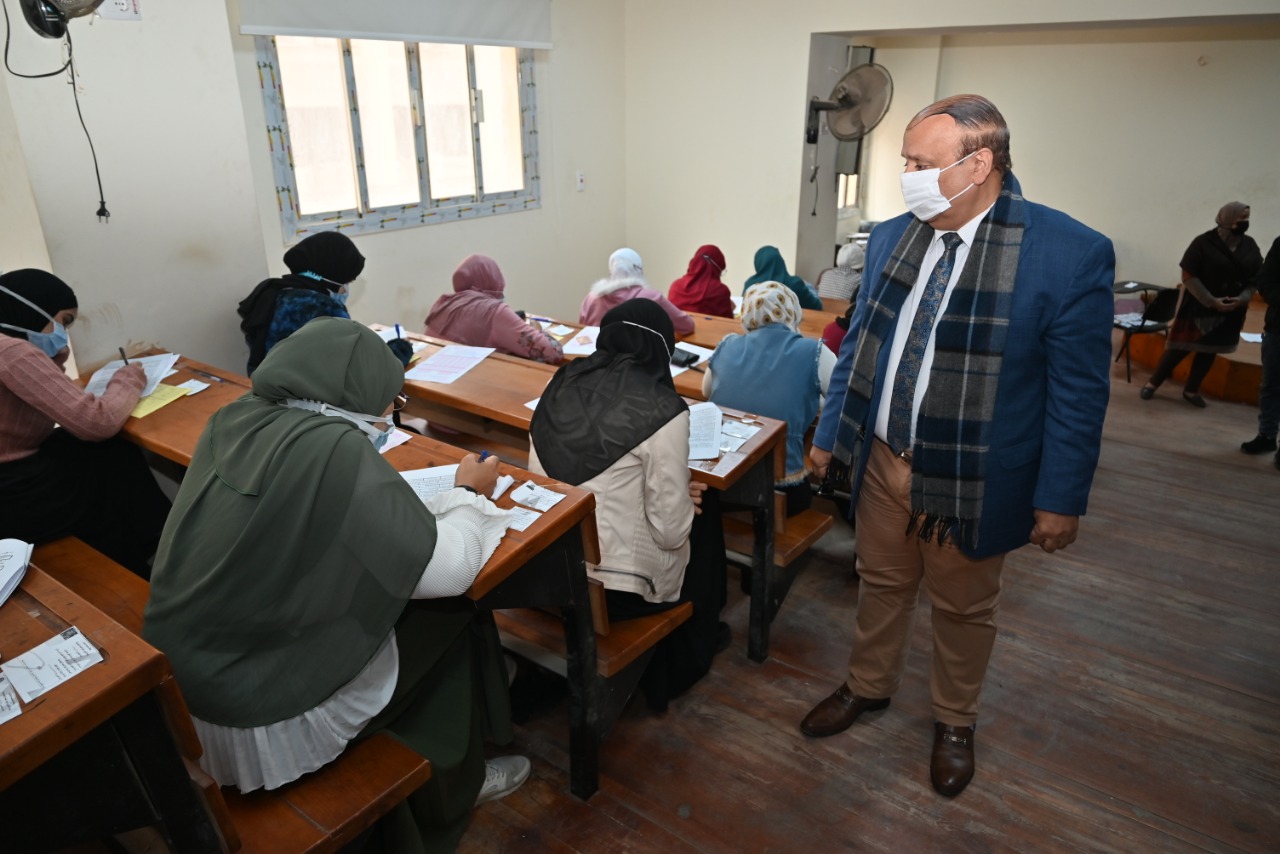تفقد سير امتحانات جامعة الفيوم