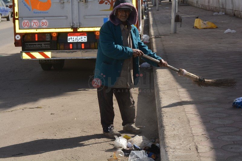 عامل نظافة يمداح النبي في بورسعيد 1