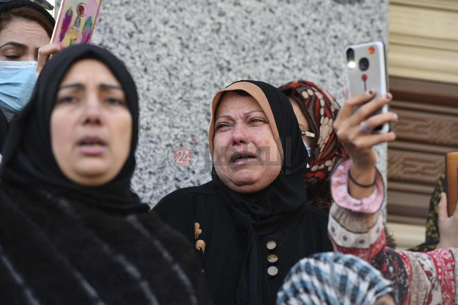 بالدموع أهالي شربين يودعون الإعلامي الراحل وائل الإبراشي 