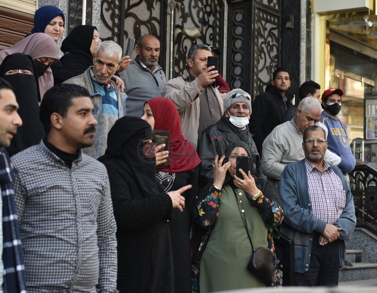 بالدموع أهالي شربين يودعون الإعلامي الراحل وائل الإبراشي 