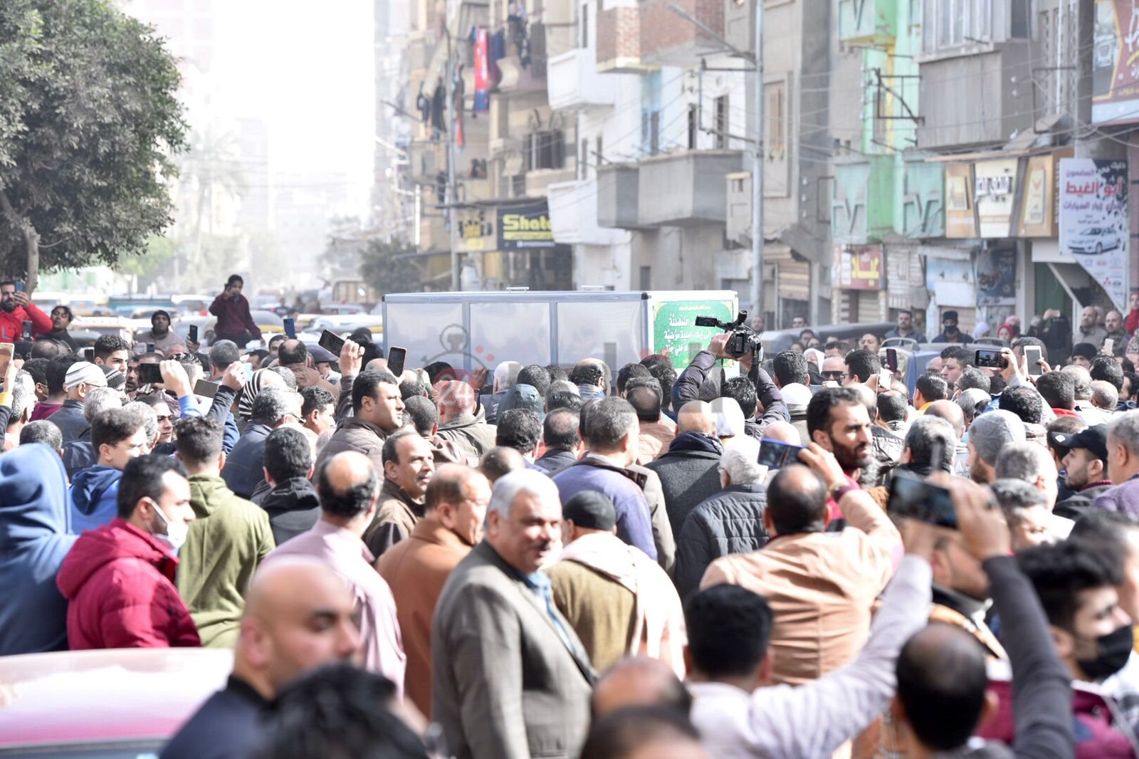بالدموع أهالي شربين يودعون الإعلامي الراحل وائل الإبراشي 