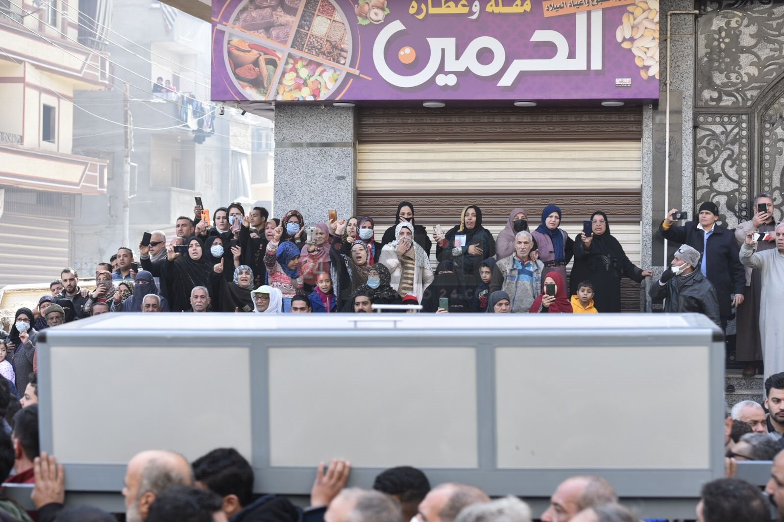 بالدموع أهالي شربين يودعون الإعلامي الراحل وائل الإبراشي 