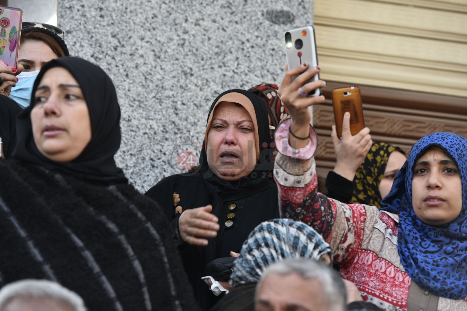 بالدموع أهالي شربين يودعون الإعلامي الراحل وائل الإبراشي 