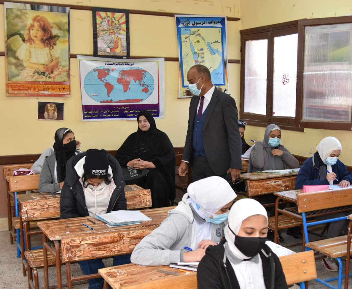 وكيل تعليم بورسعيد يتابع انتظام امتحانات النقل 2