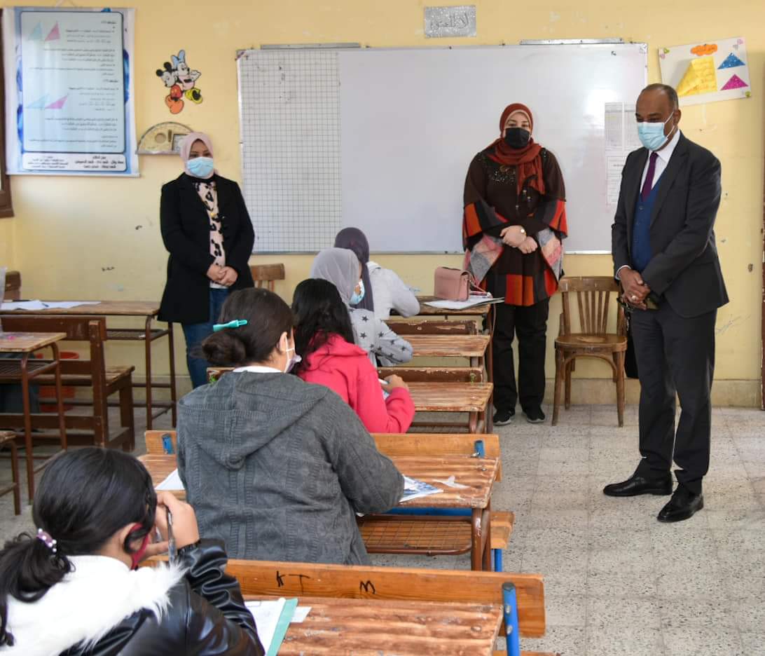 وكيل تعليم بورسعيد يتابع انتظام امتحانات النقل 3