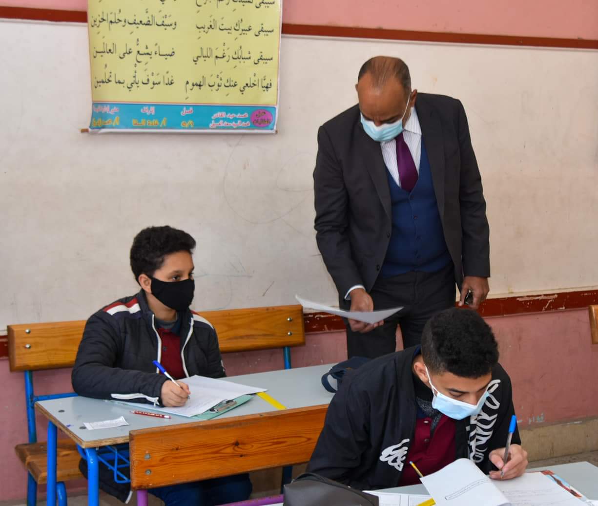 وكيل تعليم بورسعيد يتابع انتظام امتحانات النقل 4