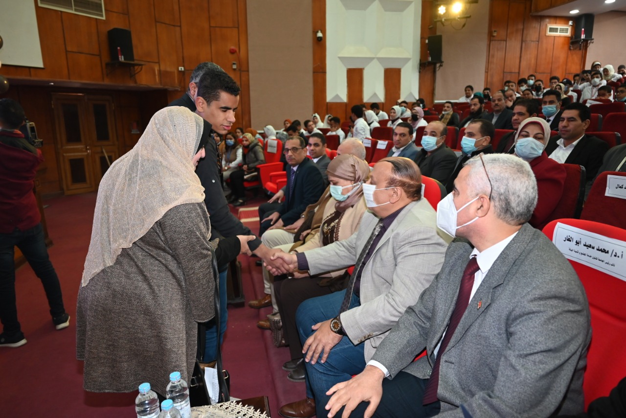 من معرض ايسف