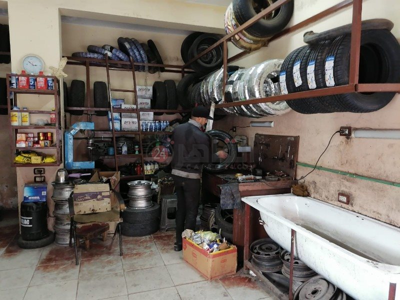 شاب يطلق مبادرة لإصلاح إطارات السيارات دليفري 4_copy_800x600