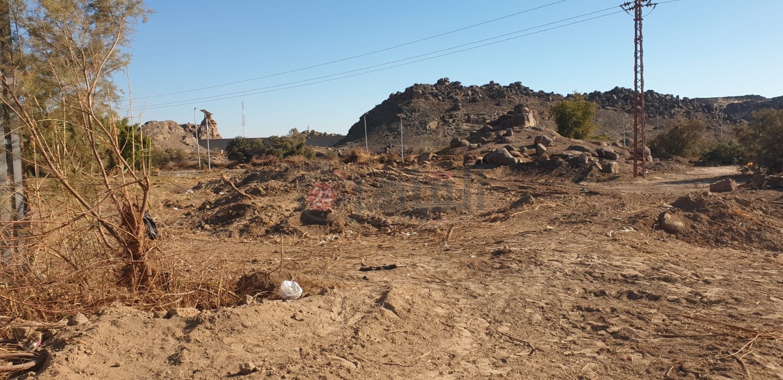 إزالة السور الأثري لمحفظة أسوان (5)