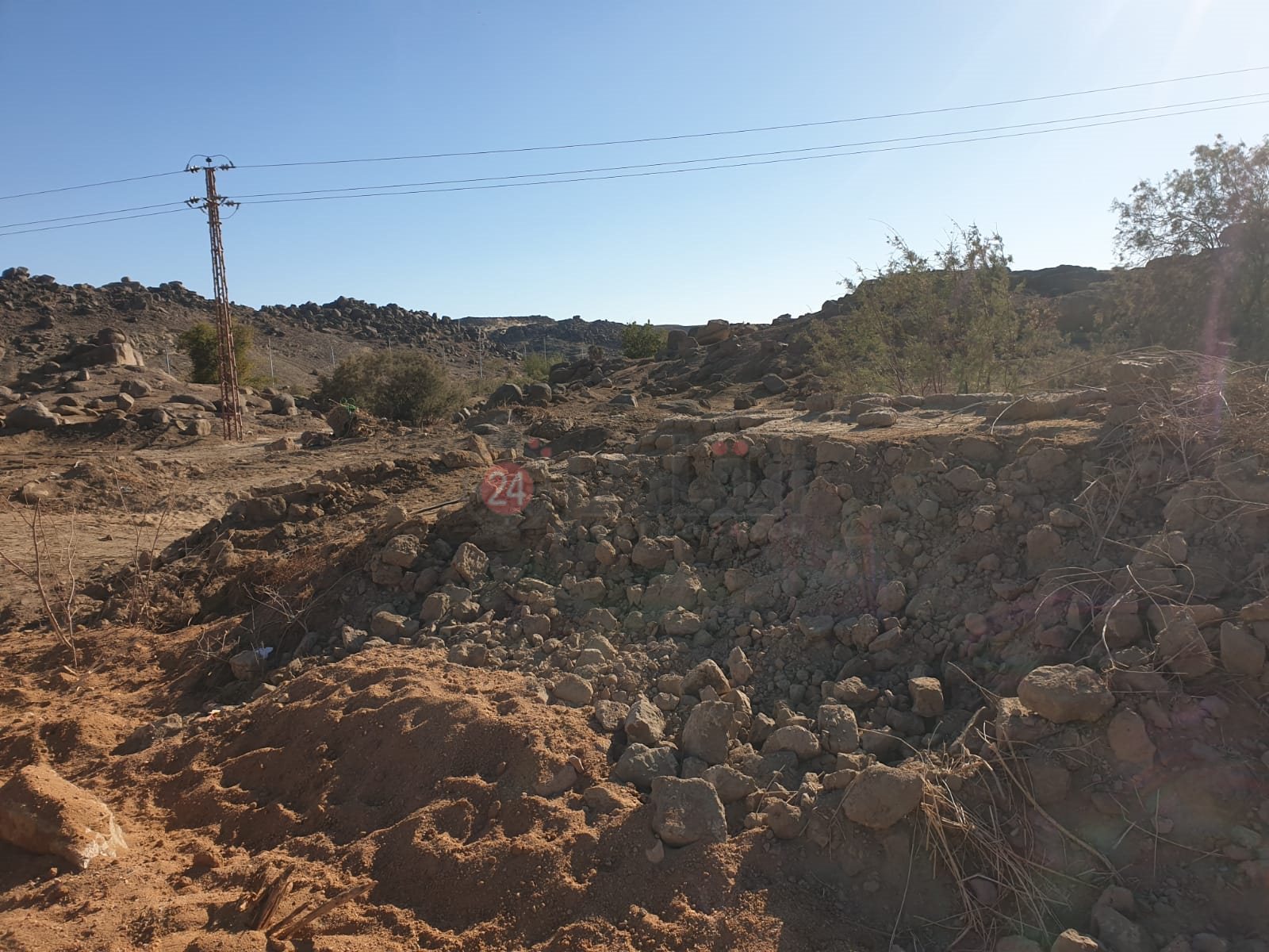 إزالة السور الأثري لمحفظة أسوان (8)