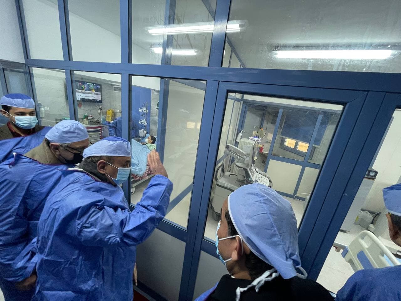 رئيس جامعة الزقازيق يتابع حالات زراعة الأعضاء 03