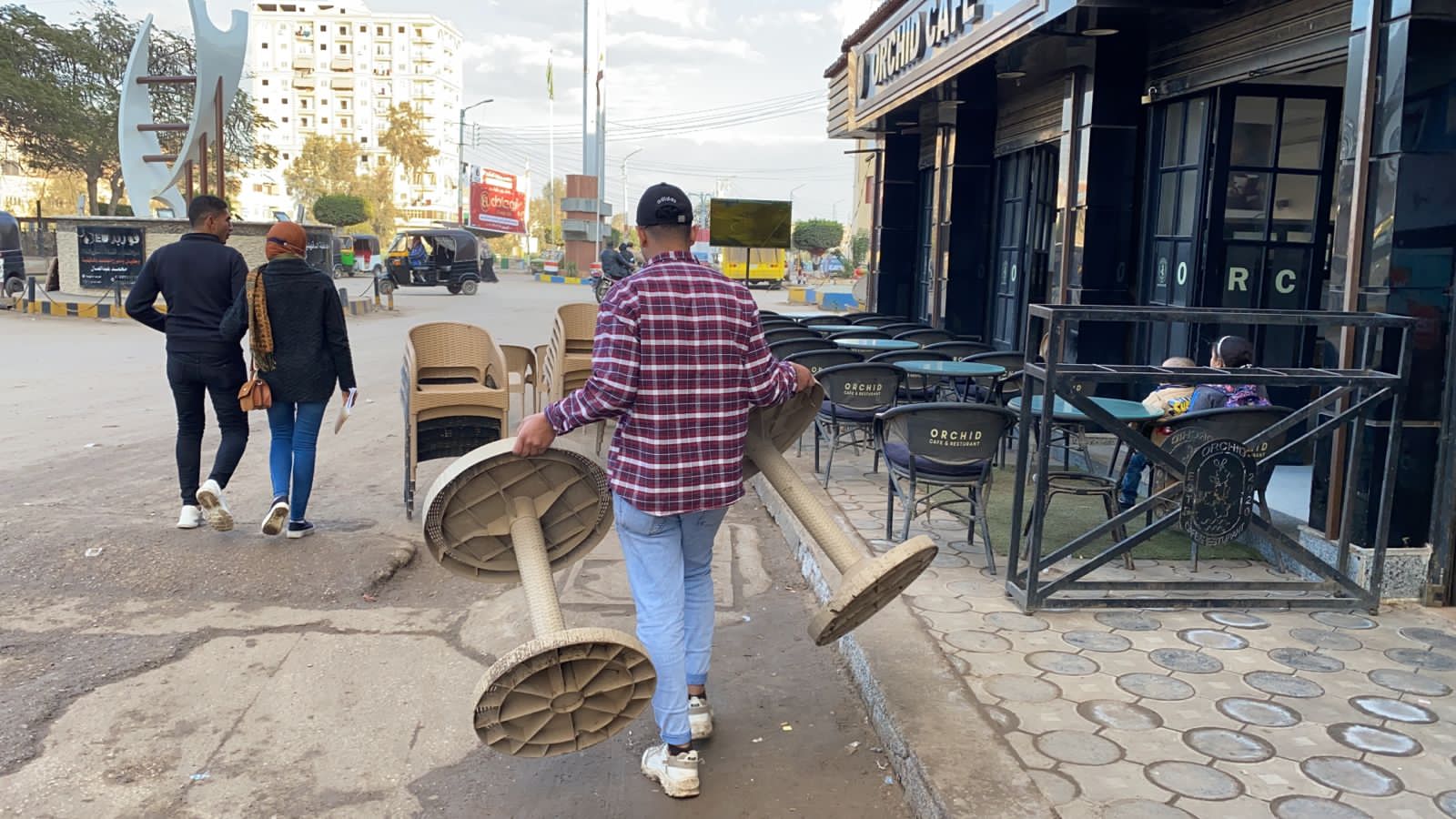 استعدادات المقاهي