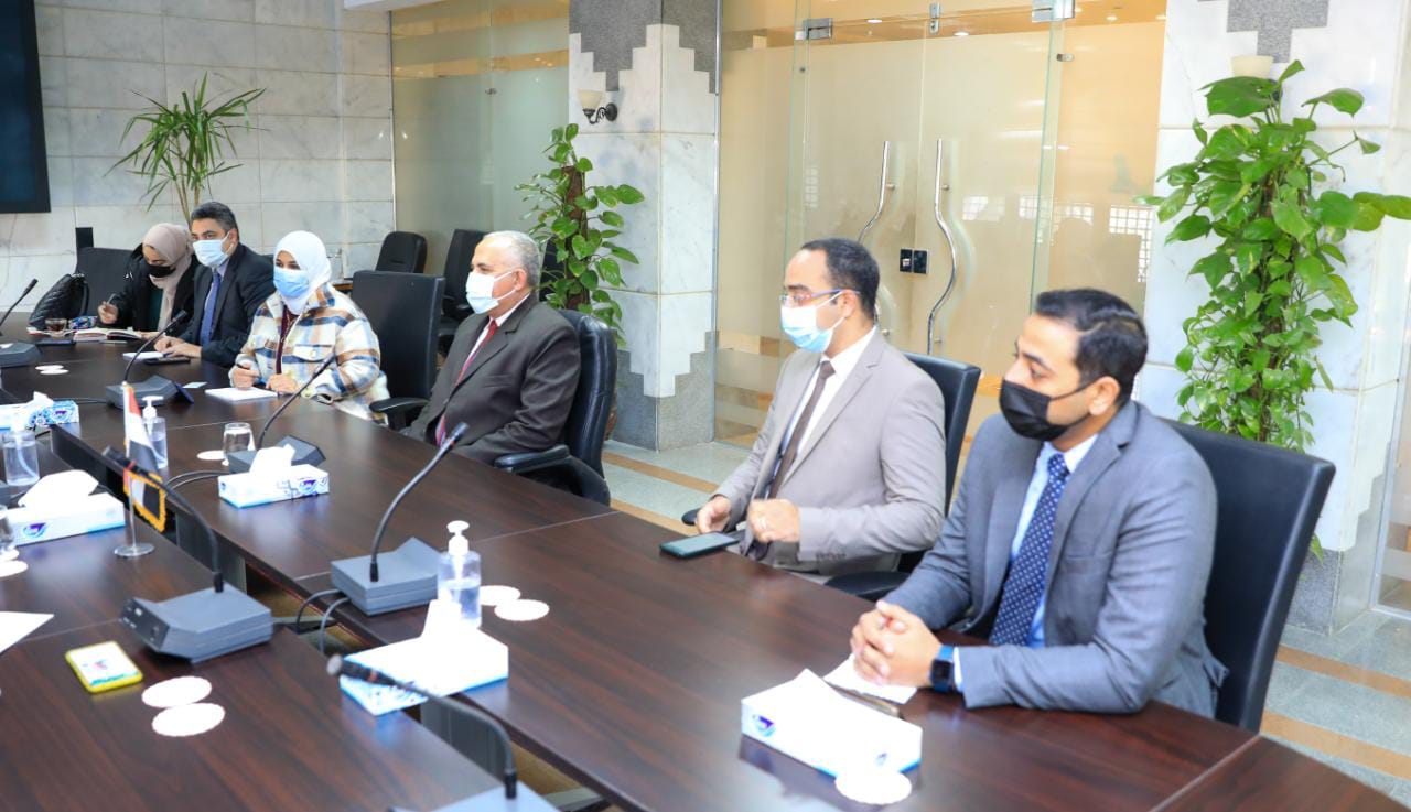 خلال الاجتماع