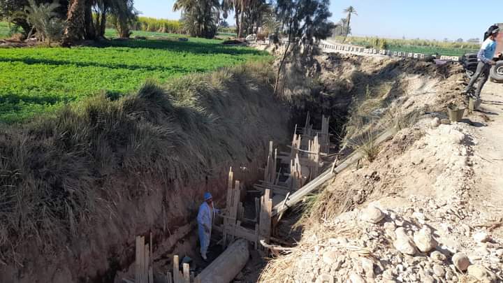 تبطين الترع بالأقصر 7