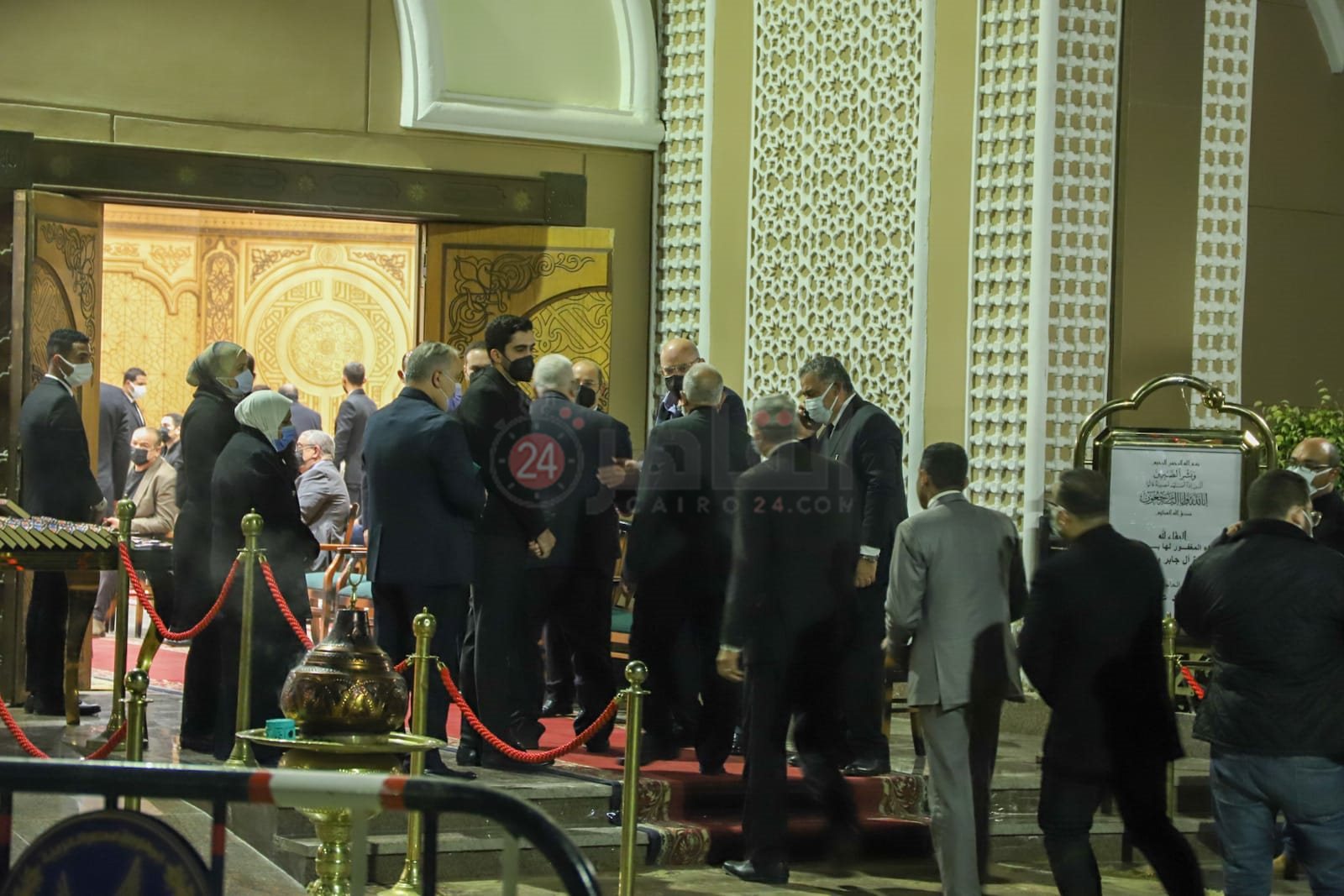 أشرف زكي من عزاء والدة المنتج محسن جابر