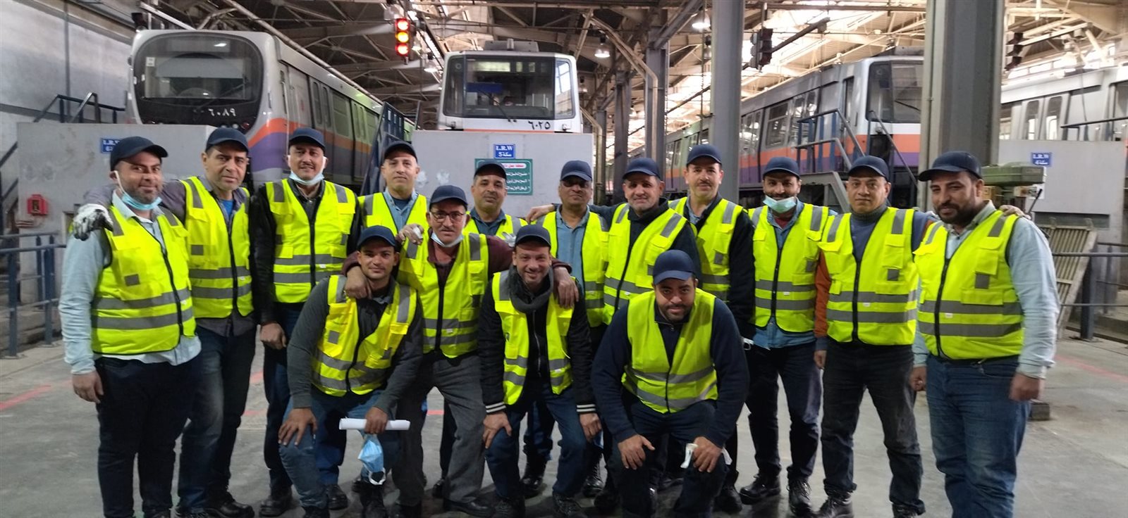 جانب من صور العمال 