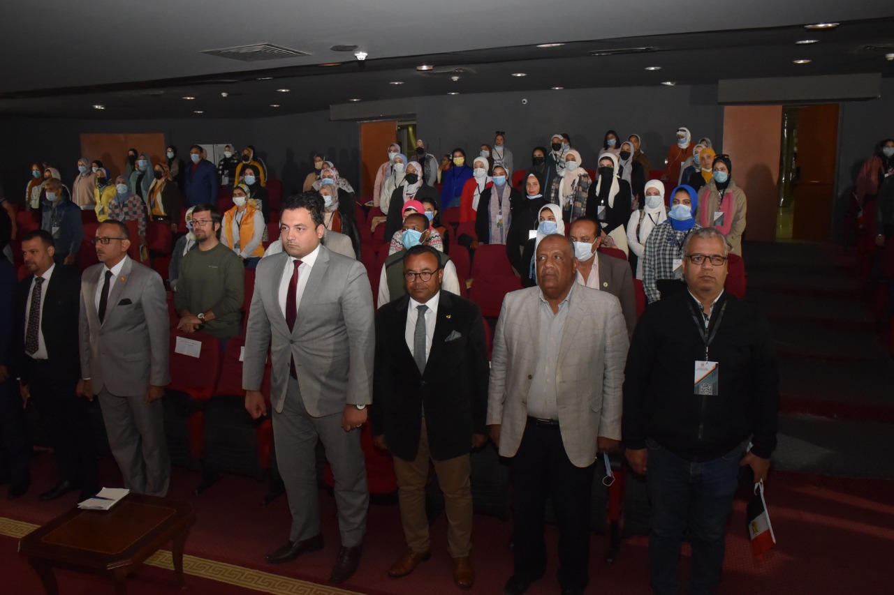 فوج الفتاة الجامعية 5