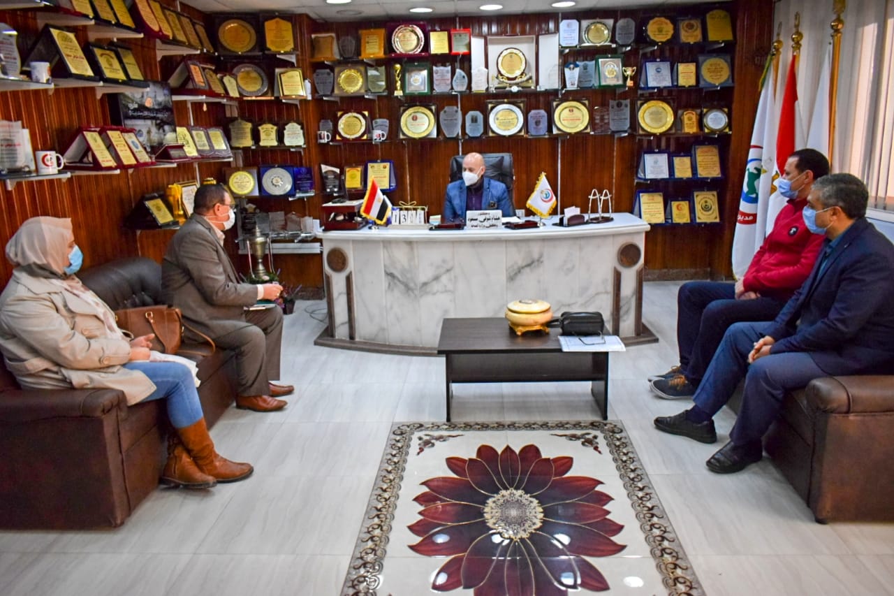 وكيل وزارة الصحة بالشرقية خلال اجتماعه بأجهزة المديرية 01