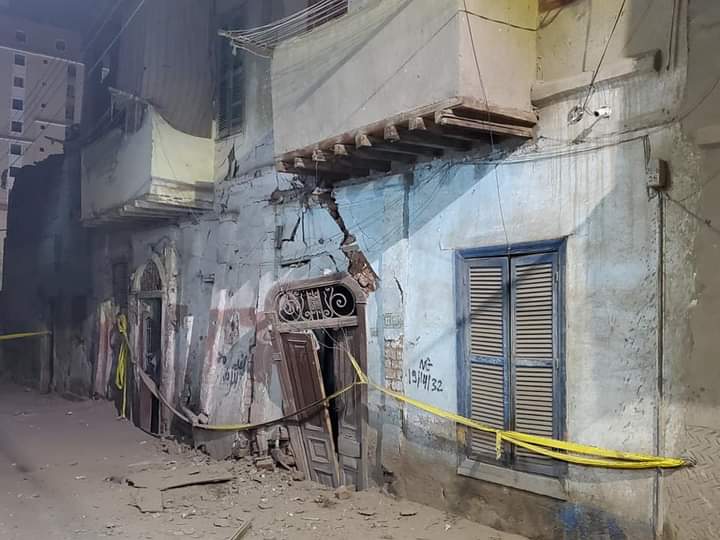 انهيار منزلين بحي غرب أسيوط 