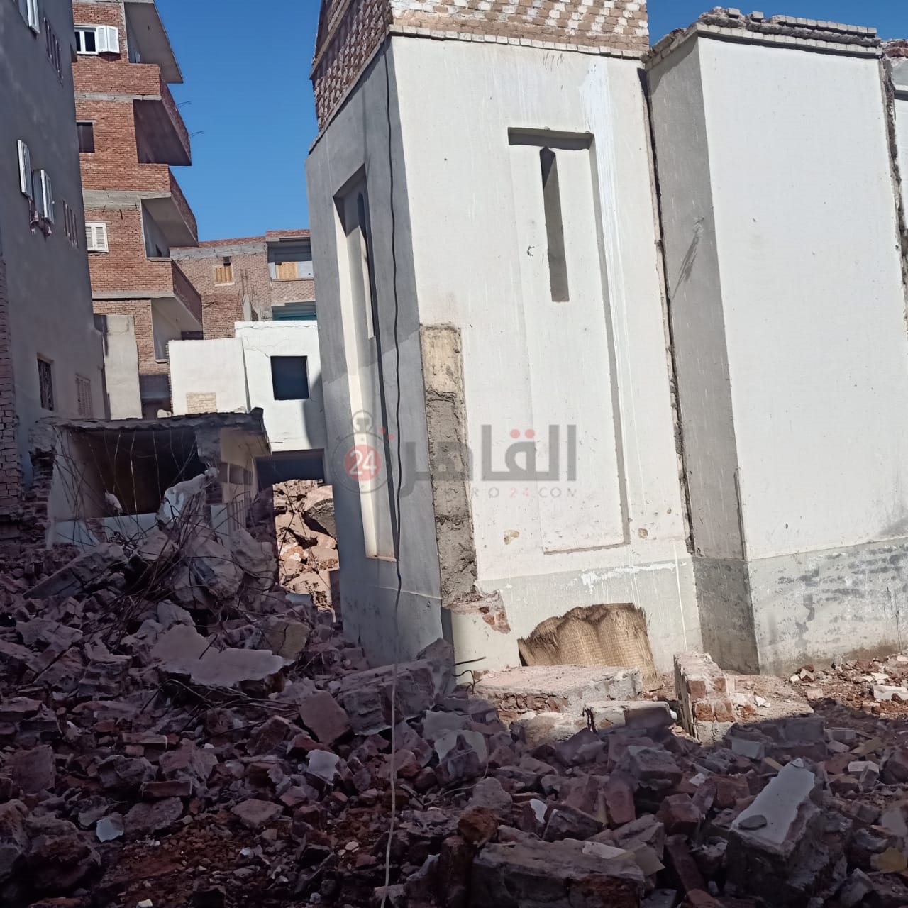 انهيار جزء من مئذنة مسجد بالشرقية 03