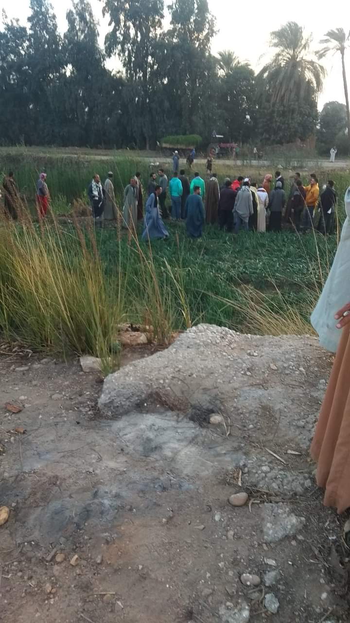 سقوط سيارة ملاكي بترعة بأسيوط 