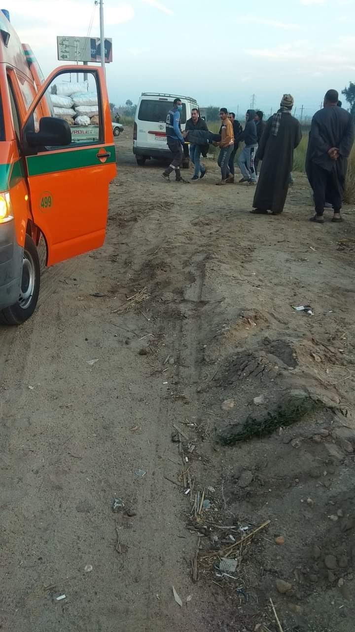 سقوط سيارة ملاكي بترعة بأسيوط 