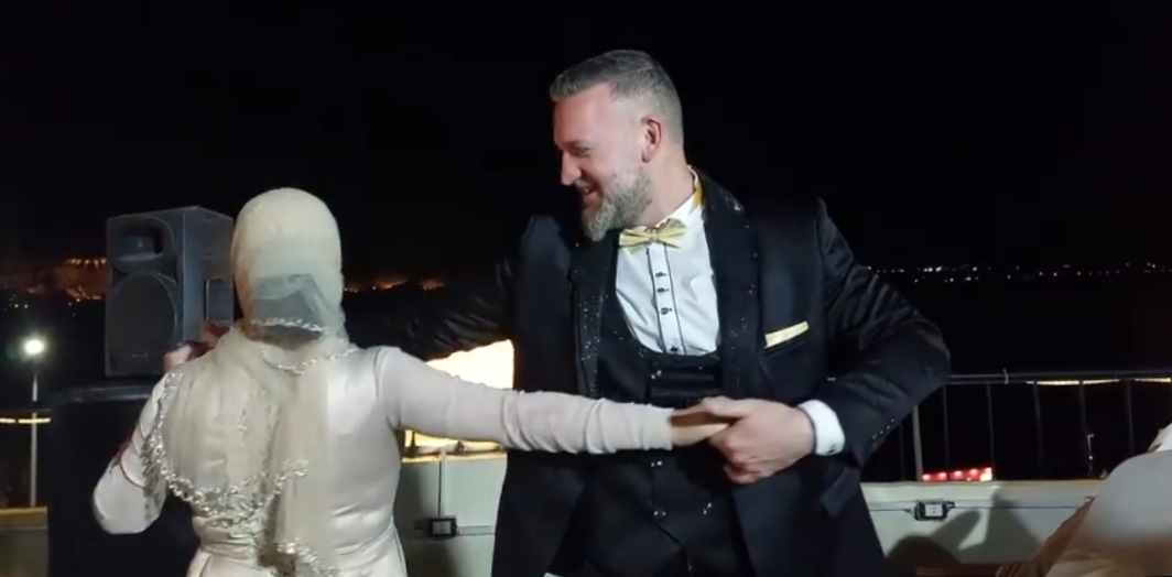 السائح بلال زوجته زيب بالأقصر 