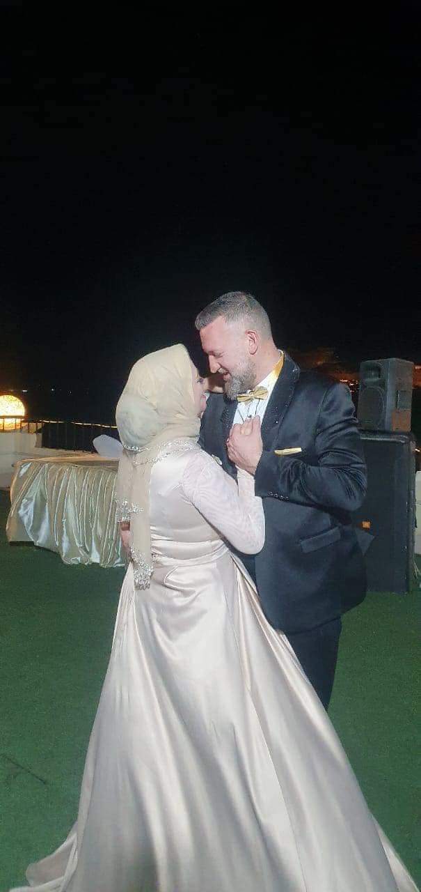 سائحان من انجلترا في الأقصر إقاموا زفافهم على الطريقة الصعيدية