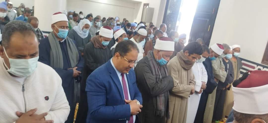 صلاة جمعة في مسجد الشهيدين 